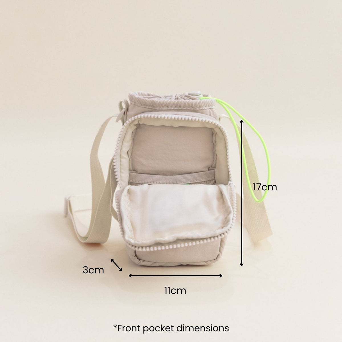 Dimensions of the front pocket of a water bottle bag.