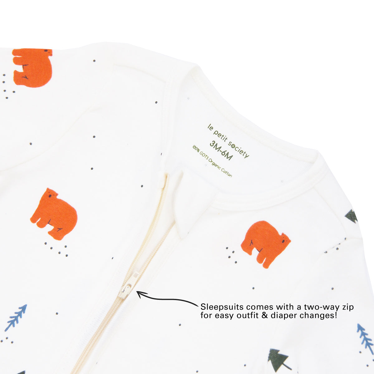 Infographic indicating the two-way zip of Le Petit Society's organic baby sleepsuit and its purpose of providing easy outfit and diaper changes.