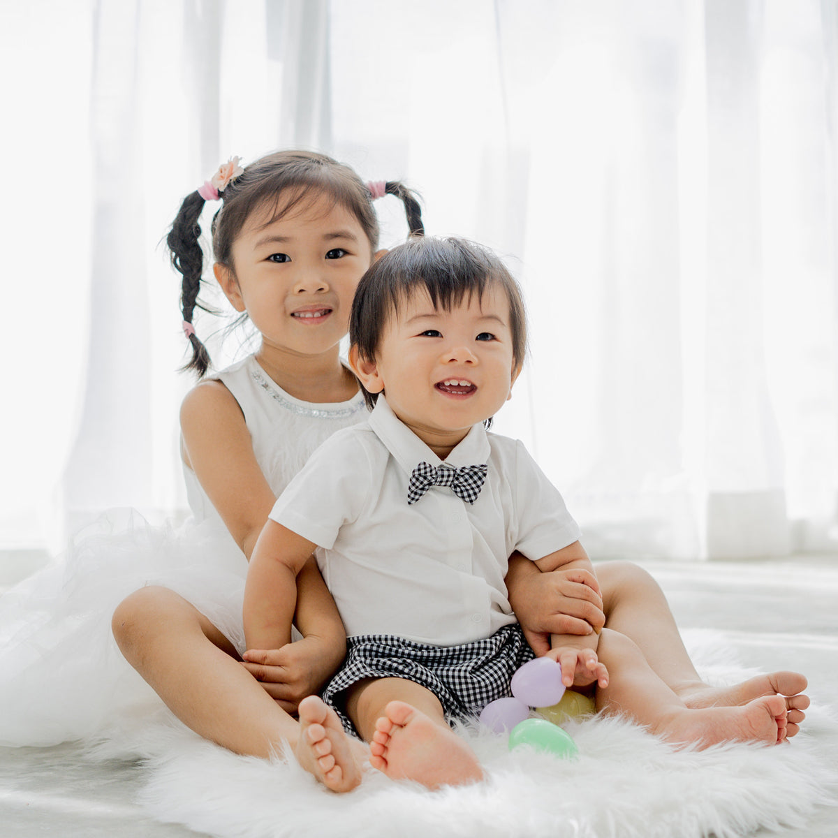 Papa & Mini - Baby Boy Bow Tie Romper in Black Gingham by Le Petit Society — image 3