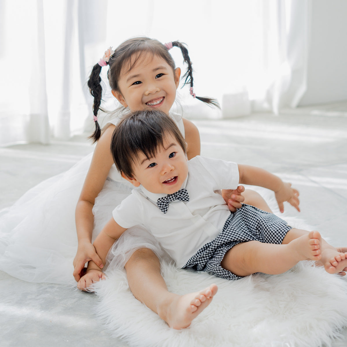 Papa & Mini - Baby Boy Bow Tie Romper in Black Gingham by Le Petit Society — image 4