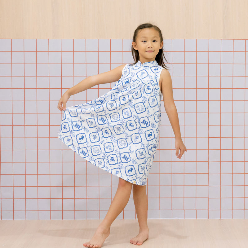 Heritage Series - Girls Jersey Cheongsam in Porcelain Motif by Le Petit Society — image 2