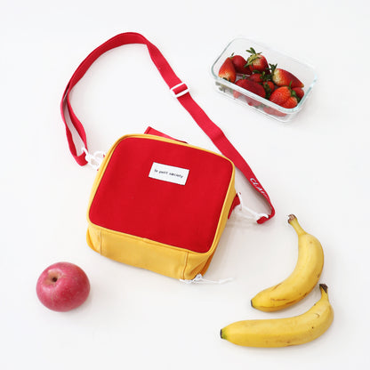 Le Petit Society's kid thermal lunch bag in colour block.