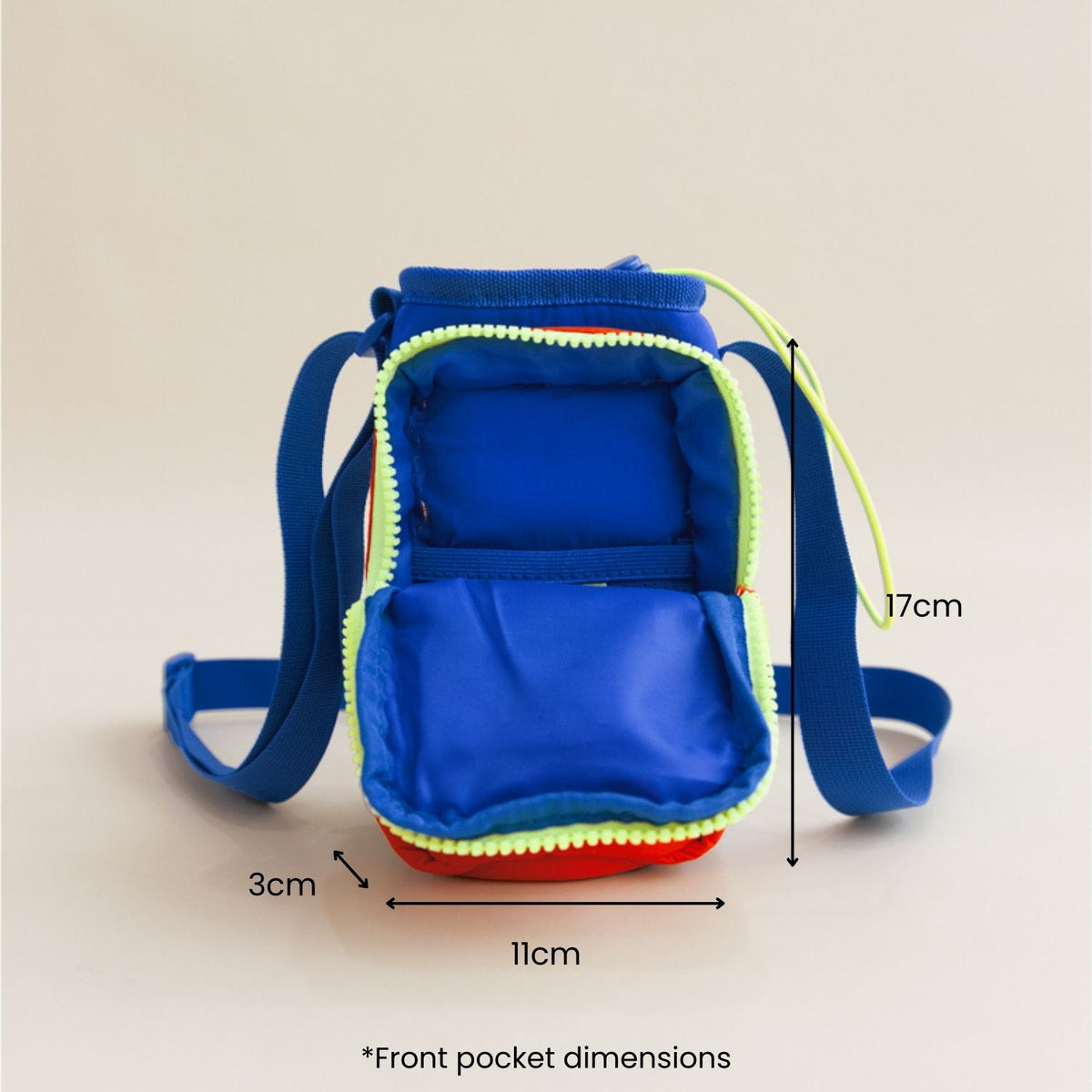 Dimensions of the front pocket of a water bottle bag