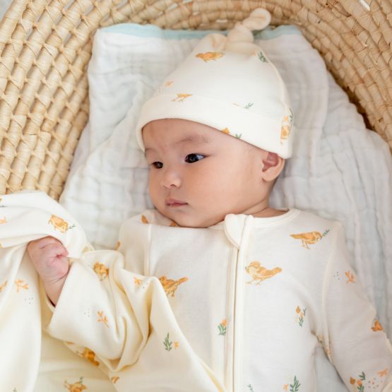 Baby Organic Knotted Hat in Bird Print