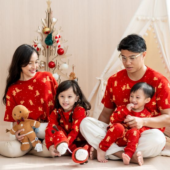 Adult Organic Tee in Christmas Puppy Print