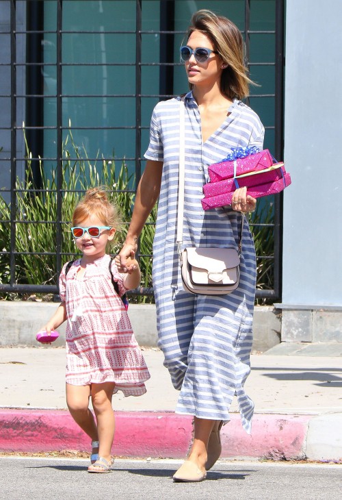 Mama we love :: Jessica Alba